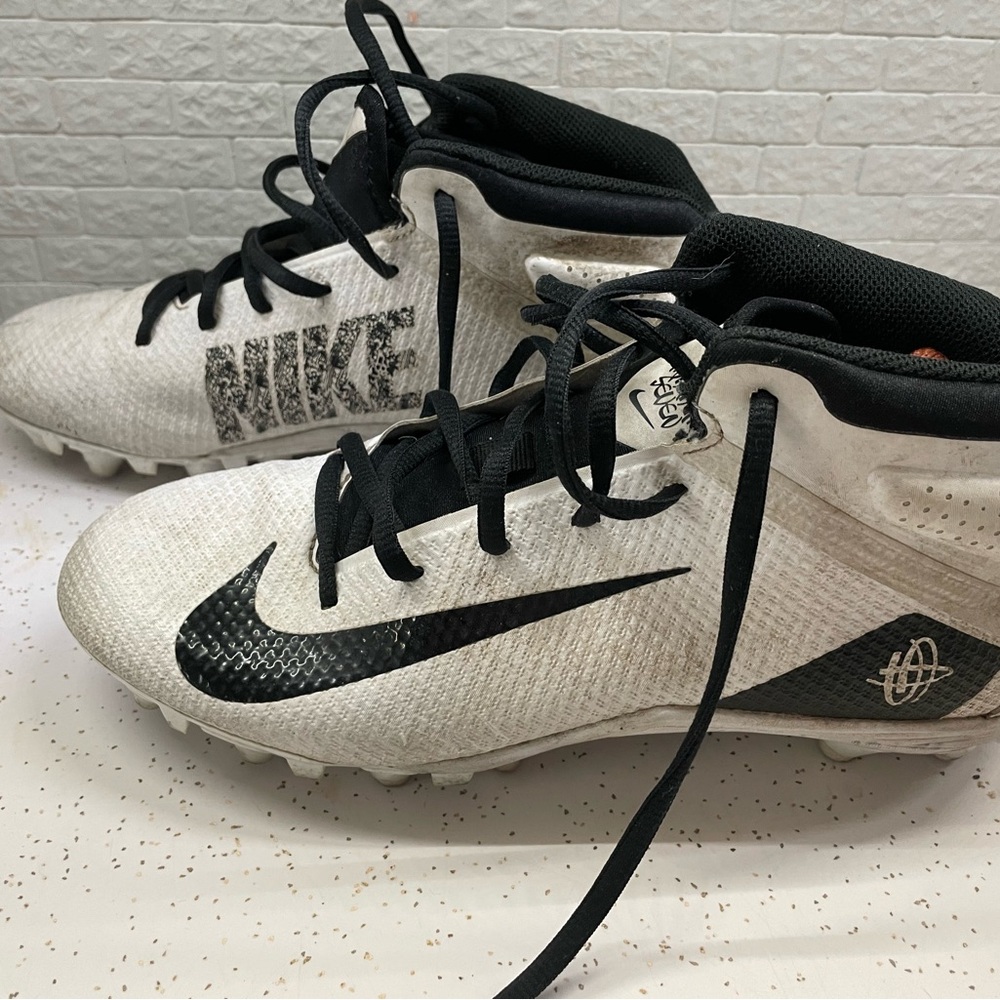 Nike Huarache White and Black Cleats  with Mesh Upper and Padded Ankle Size 7